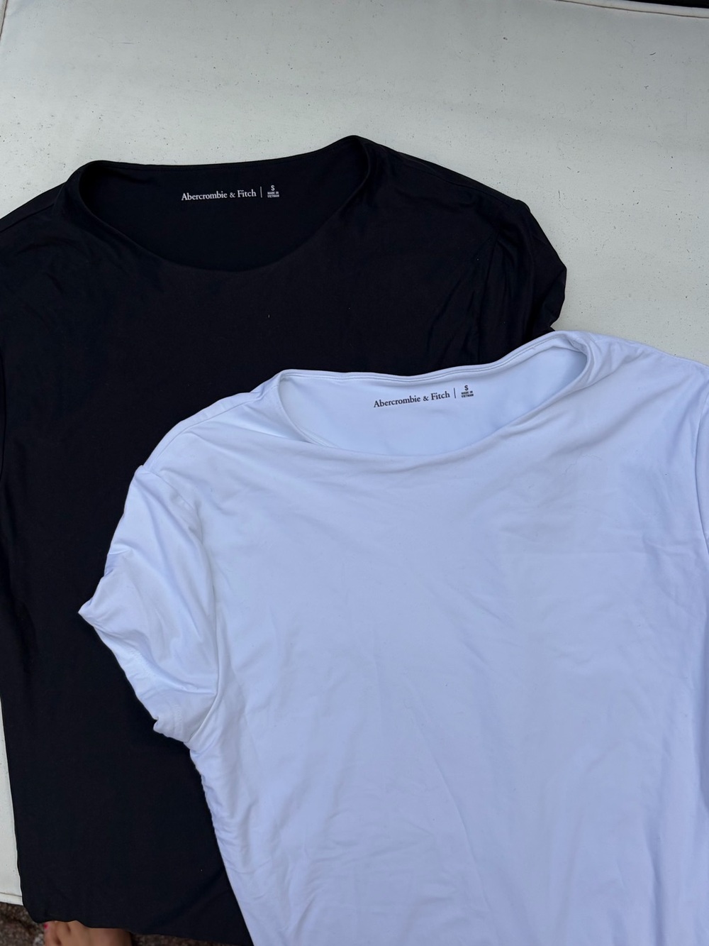 Abercrombie & Fitch Womenโs Crew Neck T-Shirt - Black & White